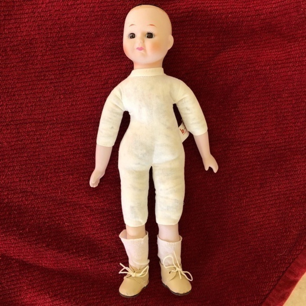 Brinn's Collectable Musical Porcelain Doll Form